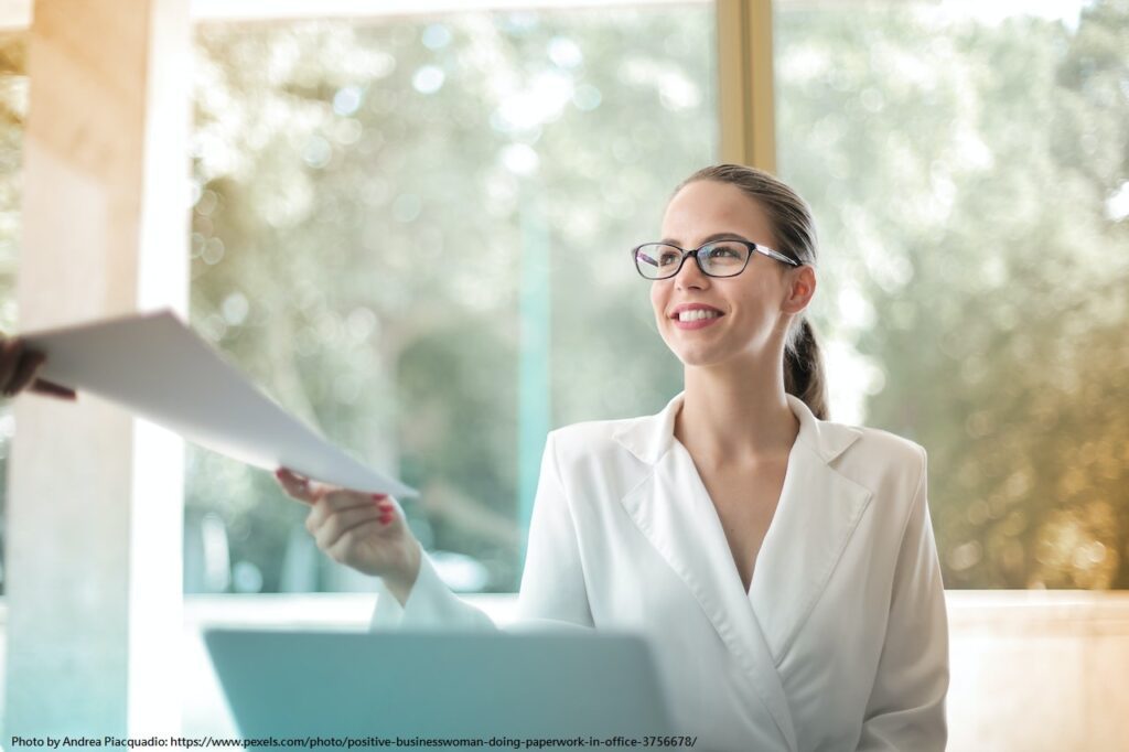 8 Ways to Show Your are Intelligent Without Saying a Single Word